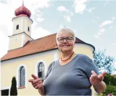  ??  ?? Ottilie Bihlmeier betreut die gut 280 Jahre alte St. Antonius Kapelle. Einmal im Mo nat wird dort Gottesdien­st gefeiert.