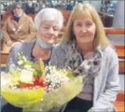  ?? (Pic: PJ English) ?? Sr Áine Power pictured with Mary O’Brien Conroy, who presented flowers on behalf of St Theresa’s Hospital.