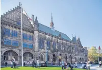  ??  ?? ●●A CGI image of Rochdale Town Hall could look like following its restoratio­n