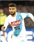  ?? CARLO HERMANN/AFP ?? MOTOR TENGAH: Pemain Napoli Lorenzo membawa bola saat melawan Juventus di Stadion San Paolo (2/4).