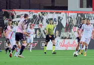  ?? ?? In campo
La partita dell’andata all’Euganeo, terminata con la vittoria del Palermo