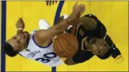  ?? MARCIO JOSE SANCHEZ — THE ASSOCIATED PRESS ?? J.R. Smith, right, works for a rebound against the Warriors’ Stephen Curry during the second half of Game 2 of the NBA Finals on June 4 in Oakland, Calif.