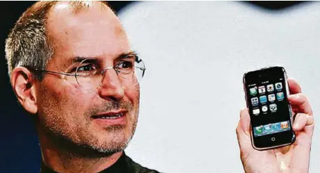  ?? (PAUL SAKUMA) ?? Le groupe de Steve Jobs est l’une des rares actions à avoir contribué à la forte création de richesse des dernières 80 années. Pourtant l’iPhone n’a été introduit qu’en 2007.