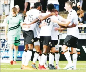  ?? PICTURE: David Purday ?? JUST IN TIME: Bromley celebrate their late winner