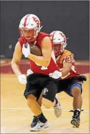  ?? RACHEL WISNIEWSKI — FOR DIGITAL FIRST MEDIA ?? Juniors Troy Mokluk (left) and Daniel Pineda practice running drills at Souderton football practice.