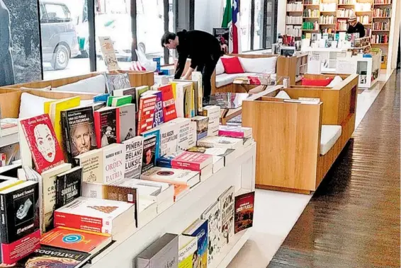  ??  ?? El Fondo de Cultura Económica es dueño de 12 librerías en la República Mexicana/CORTESÍA