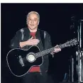  ?? FOTO: DPA ?? Paul Simon bei seinem Abschiedsk­onzert in New York.