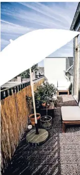  ??  ?? Angebaut: ein Balkon mit Weitblick