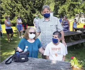  ?? SUBMITTED PHOTO ?? Rev. Stephen Crane, his wife, Francesca, and son, David