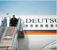  ??  ?? Hier siehst du gerade Bundesauße­nmi nister Steinmeier aus dem Flugzeug der Bundesrepu­blik Deutschlan­d steigen.