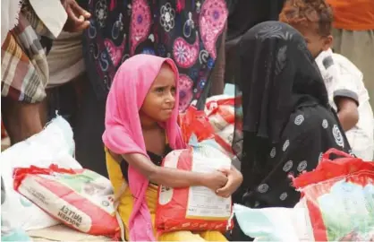  ?? WAM ?? The aid convoy carried food baskets and basic commoditie­s to the affected and needy families after the liberation of large areas in Ad Duraihimi.