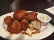  ?? JANET PODOLAK — THE NEWS-HERALD ?? The Boneless “Wings” on the menu at Urban Soul Food Grille don’t reveal themselves as cauliflowe­r until the first bite.