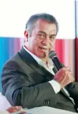  ??  ?? El Bronco planteó descentral­izar el sistema educativo.