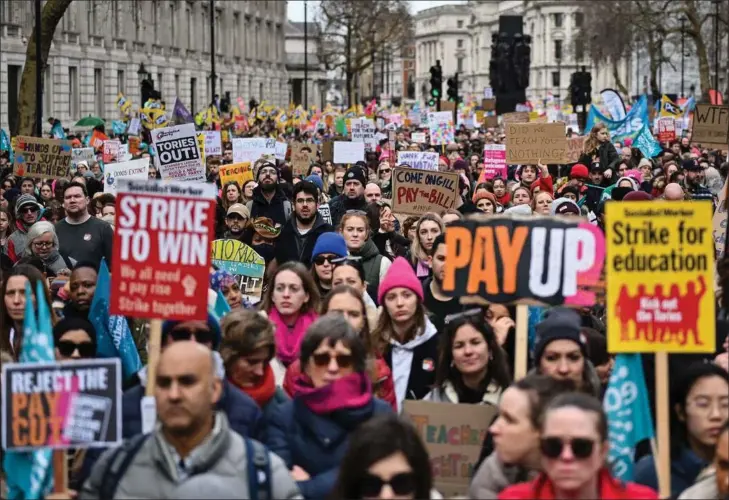  ?? ?? Strejkende laerere demonstrer­ede onsdag i London med krav om kompensati­on for 23 pct. reallønsfa­ld siden 2010. Foto: Justin Tallis/AFP