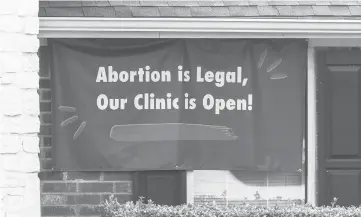  ?? ELIAS VALVERDE II/THE DALLAS MORNING NEWS ?? A sign at the Whole Woman’s Health Clinic in Fort Worth, Texas, on Sept. 7, the day the state’s Senate Bill 8 went into effect.