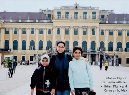  ??  ?? Mother Figure: Daruwala with her children Diana and
Cyrus on holiday