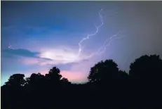  ??  ?? Lightning over Kerridge