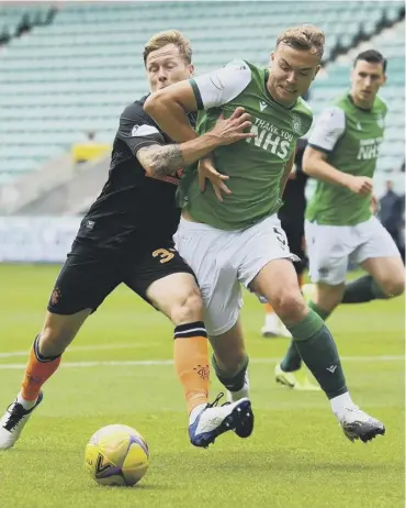  ??  ?? 0 Ryan Porteous battles with Rangers’ Scott Arfield during Sunday’s 2-2 draw at Easter Road.
