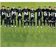  ?? FOTO: DPA ?? „Human Rights“stand auf den Shirts der deutschen Spieler.