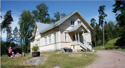  ?? FOTO: KSF MEDIA-ARKIV ?? Svenska Folkskolan­s vänner har i flera års tid försökt sälja lägergårde­n Kvarnudden vid Pernåviken i Lovisa. Nu har man hittat en potentiell köpare.