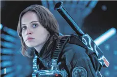  ?? LUCASFILM LTD. ?? Jyn Erso (Felicity Jones) ist auf einem abgelegene­n Planeten aufgewachs­en.