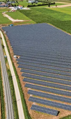  ?? Foto: Wagner Solar ?? In Denklingen im Landkreis Landsberg wartet eine große Solaranlag­e darauf, endlich ans Netz gehen zu können.