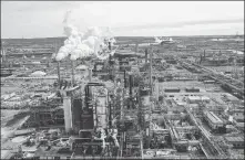  ?? ANADOLU AGENCY VIA GETTY IMAGES TAYFUN COSKUN / ?? An aerial view of an oil refinery in Linden, New Jersey.