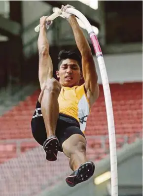  ??  ?? Iskandar Alwi set a new national record in the indoor pole vault at a meet in Taiwan on Wednesday.