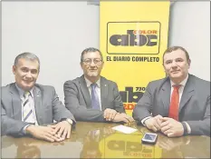  ??  ?? Alfredo Núnez, Pedro Zulin Rojas y Cristian Leguizamón, candidatos de la disidencia interna de la ADEP.