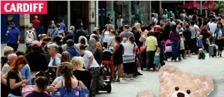  ??  ?? Frustratio­n: Huge queues at St David’s mall CARDIFF