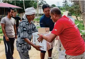  ??  ?? Prudential collaborat­es with NGOs and government agencies to distribute much needed essentials to victims of natural disasters.