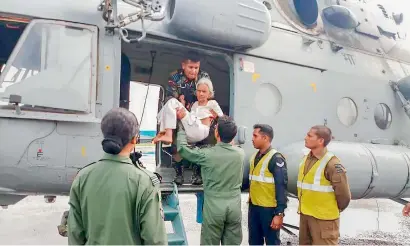  ?? PTI ?? Indian Air Force members conduct rescue and evacuation drive in flood-affected regions of Kerala on Sunday. —