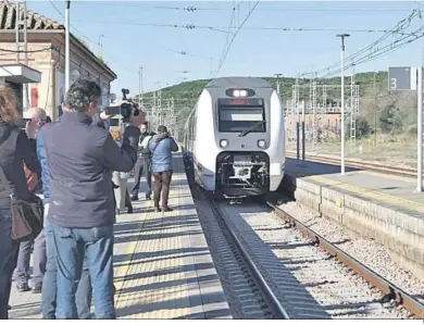  ?? ?? El tren parte de Palma del Río el día de su estreno.