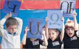  ?? Brian van der Brug Los Angeles Times ?? THE DAUGHTER of Times reporter Esmeralda Bermudez, second from right, sings a song in Armenian, one of three languages the 5-year-old speaks.