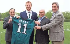  ?? BILL STREICHER, USA TODAY SPORTS ?? From left, Eagles vice president Howie Roseman, top pick Carson Wentz, owner Jeffrey Lurie and coach Doug Pederson.