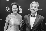  ??  ?? Burgemeest­er Femke Halsema en haar partner Robert Oey. (Foto: Het Nieuwsblad)