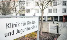  ??  ?? Die Verunsiche­rung in der Klinik für Kinder- und Jugendmedi­zin des Universitä­tsklinikum­s Ulm ist groß.