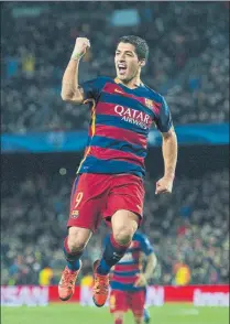  ??  ?? Luis Suárez fue protagonis­ta con dos goles. También jugó Dzeko por parte de la Roma, que sigue siendo su referencia atacante