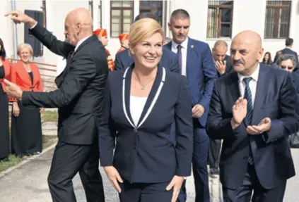  ??  ?? Predsjedni­ca Kolinda Grabar-Kitarović ovaj tjedan boravi u Ličko-senjskoj županiji