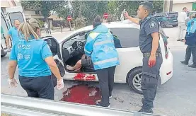  ?? ?? Herido y detenido. Así quedó uno de los ladrones, ayer en Atalaya.