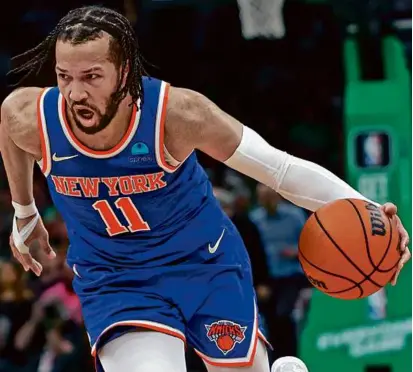  ?? DANIELLE PARHIZKARA­N/GLOBE STAFF ?? Jalen Brunson and the Knicks kept up their push to get the No. 2 playoff seed in the East.