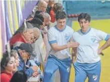  ??  ?? ALBERTO como DT. Lázaro y Juan Pablo Urra conformaro­n una dupla letal para los rivales en el certamen de parejas.