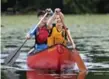  ?? RICHARD LAUTENS/TORONTO STAR ?? Kathleen Wynne paddles with Dave Pearce of the Wildlands League.