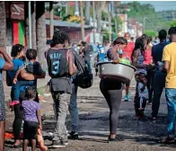  ??  ?? DEMANDA. En su mayoría de Haití, piden libre tránsito por territorio mexicano.