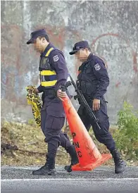  ??  ?? Víctima. La Policía presume que el cadáver de la mujer fue transporta­do en un vehículo y lanzado en la zona durante la medianoche del lunes.