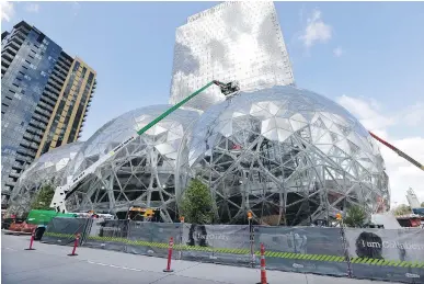  ?? ELAINE THOMPSON/THE ASSOCIATED PRESS/FILES ?? The Amazon.com campus in Seattle. The online giant will invest $5 billion in another headquarte­rs in North America to house as many as 50,000 employees. Montreal is one of several cities that has expressed interest.