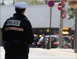  ?? (Photo d’illustrati­on Jean-François Ottonello) ?? Fortement alcoolisée, la prévenue avait fini par s’endormir à table. Croyant à un malaise, deux pompiers et un policier sont venus pour lui porter secours. Ils se sont fait recevoir.