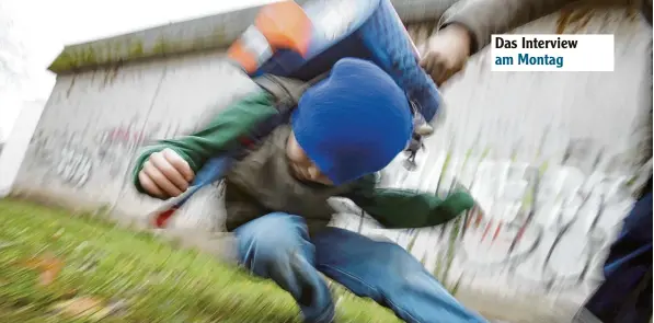  ?? Foto: Oliver Berg, dpa ?? Gewalt auf deutschen Schulhöfen ist wieder ein Thema. Die Zahl der Taten ist zuletzt gestiegen.