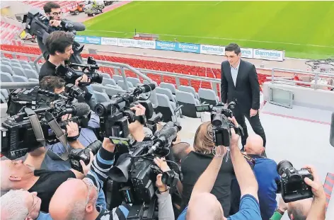  ?? FOTO: UWE MISERIUS (ARCHIV) ?? Tayfun Korkut war mit dem Ziel angetreten, mit Bayer 04 noch die Qualifikat­ion zur Europa League zu schaffen. Nach nur einem Sieg aus neun Partien geht es für die Werkself inzwischen nur noch um den Klassenerh­alt. Mit einem Erfolg morgen gegen den 1....