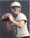  ?? Elaine Thompson / Associated Press ?? Washington quarterbac­k Jake Browning has a chance to get into the Heisman Trophy mix.